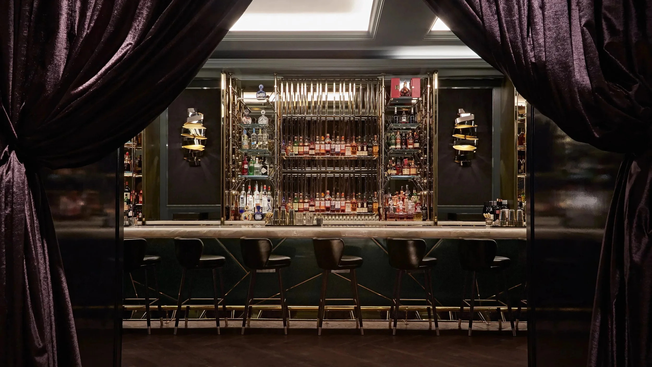 Bisha-Hotel-&-Residences__2018_Bisha-Hotel-Toronto-Mister-C-Bar-Room-(lobby-bar)_Photographer-Maxime-Bocken.jpg