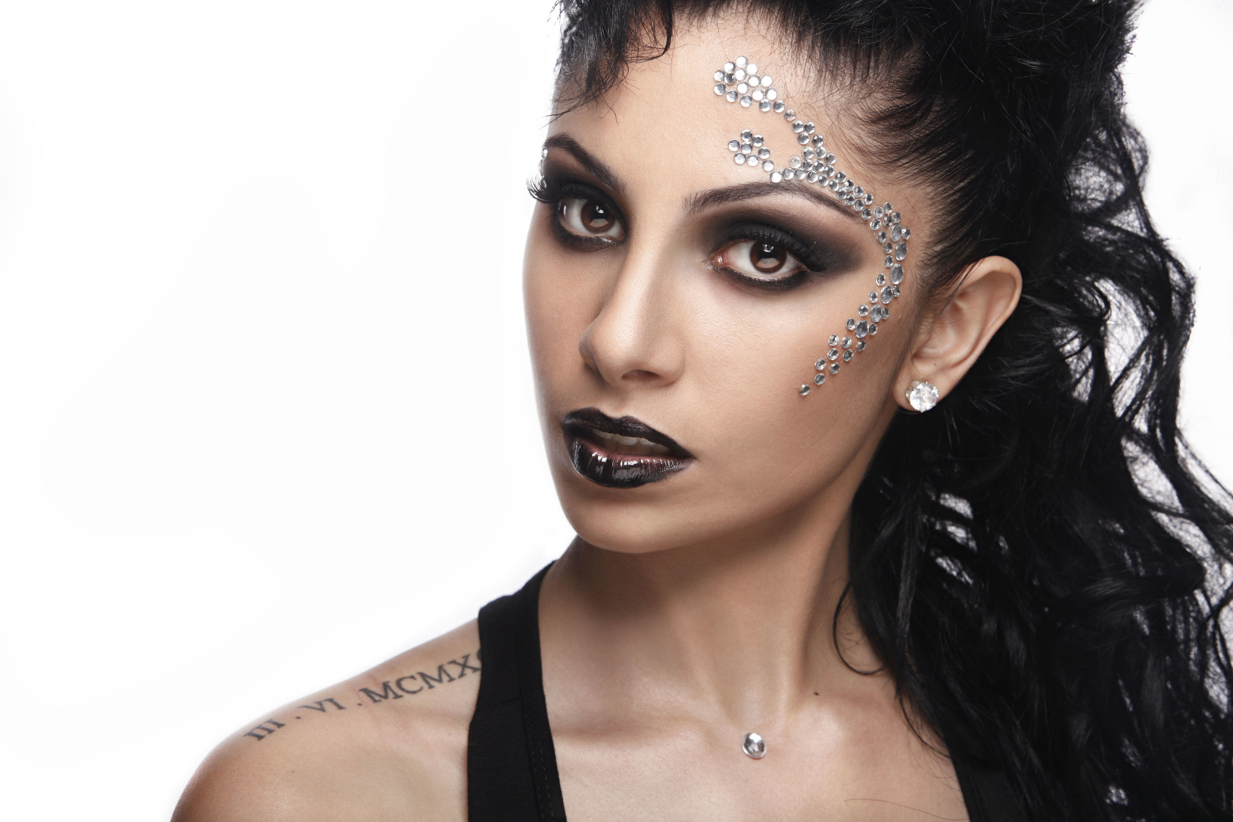 Example Beauty Dish + 60" Octabox #CircularHighlights This softbox is so big I can use it as a background!