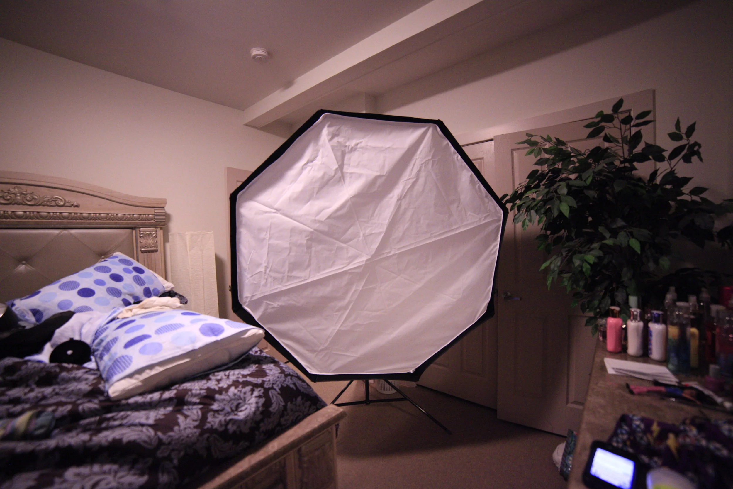60" Octabox Ok this is the big boy, it is so big I had to shoot it with a 14mm lense to cover from stop to bottom.