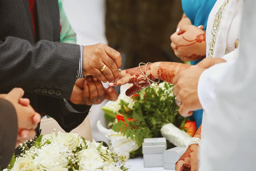 We hope you will enjoy this beautiful destination wedding at Southern Palms, Diani Beach featuring this gorgeous Ismaili muslim marriage ceremony in Kenyan Coast…