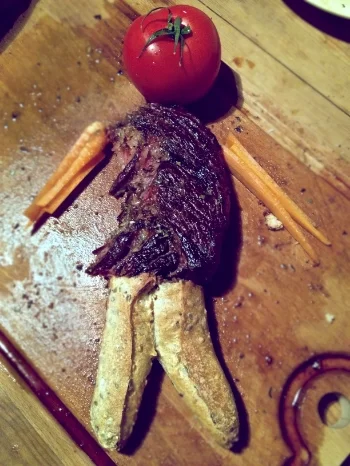 Our Umami friend! Savoury red meat, juicy tomato from the south of France.