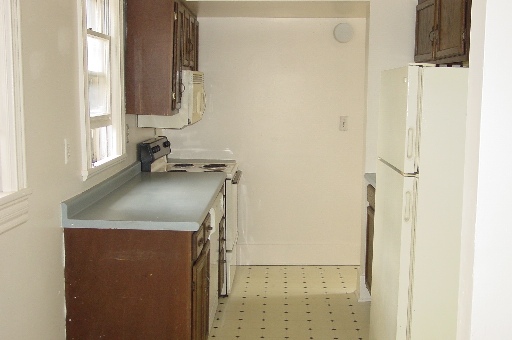 934-2-kitchen.JPG