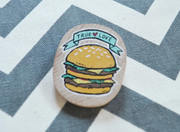 brooch_burger1-1.jpg