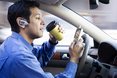 Texting%20and%20driving%20471