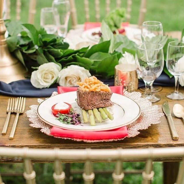 Always a classic...Filet!  Even better when it&rsquo;s served outside at a beautiful tablescape.
.⠀
.⠀
.⠀
.⠀
Photographer: @meghanmariestudio 
Rentals: @kosinstentsandevents⠀
Event Planner: @samanthajoyevents⠀
Venue: @theequestriandayton⠀
Florist: @f