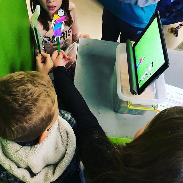 @imperezive_2nd_grade students are working on a &lsquo;Jack and the Beanstalk&rsquo; puppet show with #GreenScreen and it looks great! #DoInk