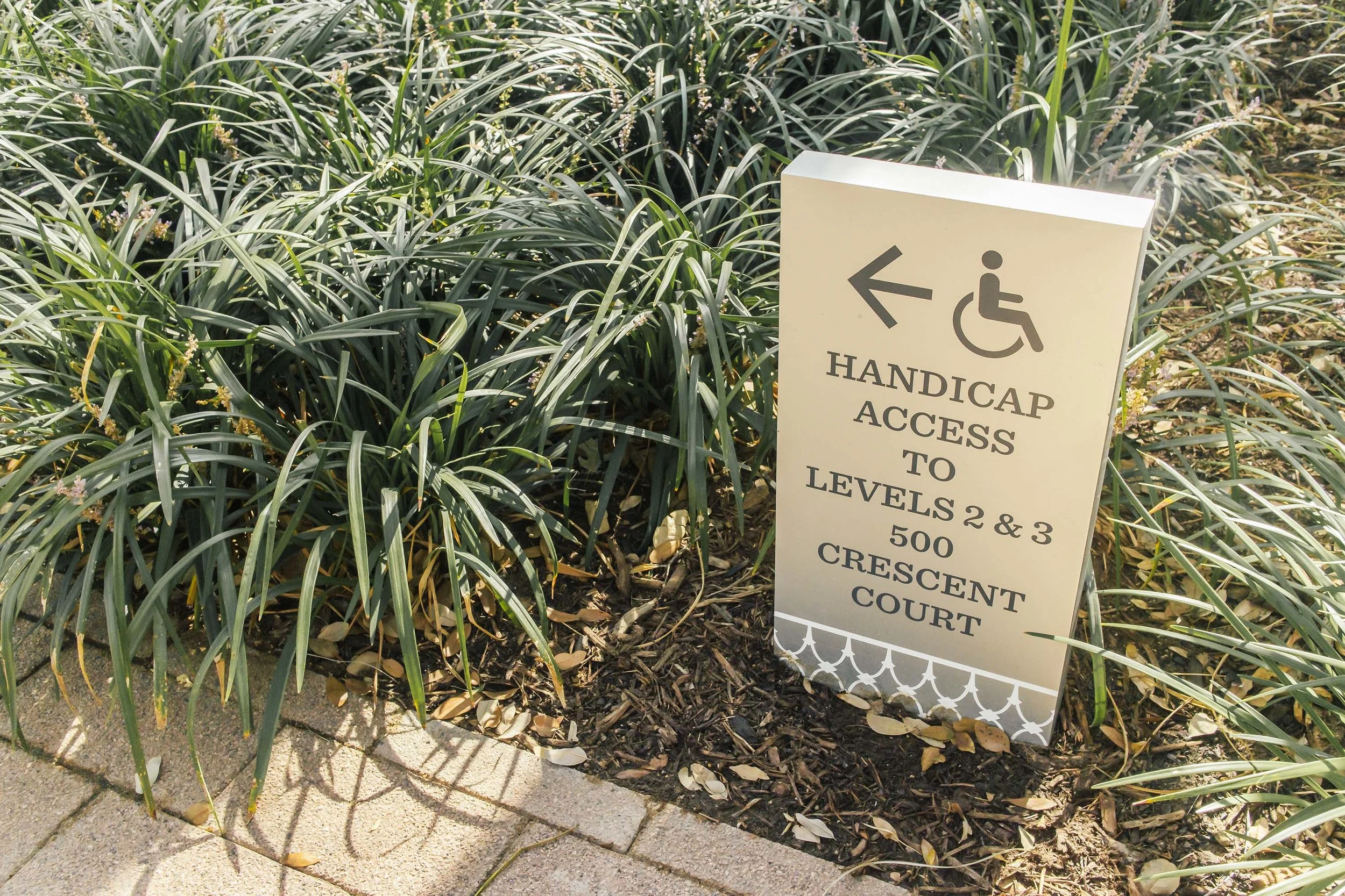 ronaldvillegas-the-crescent-dallas-wayfinding-2.jpg
