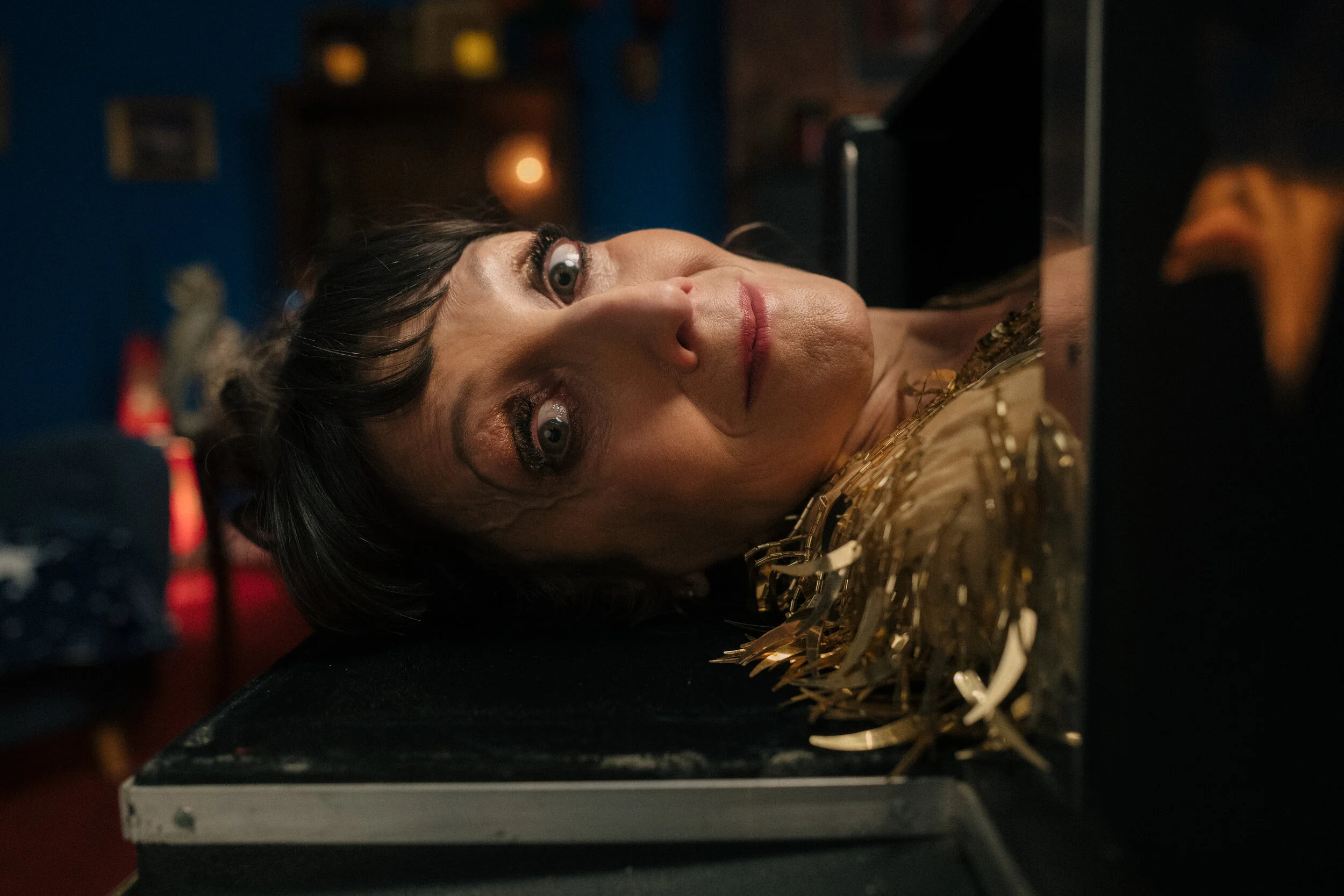 AUTO TRADER - SHARON LOOKS FOR SAFETY