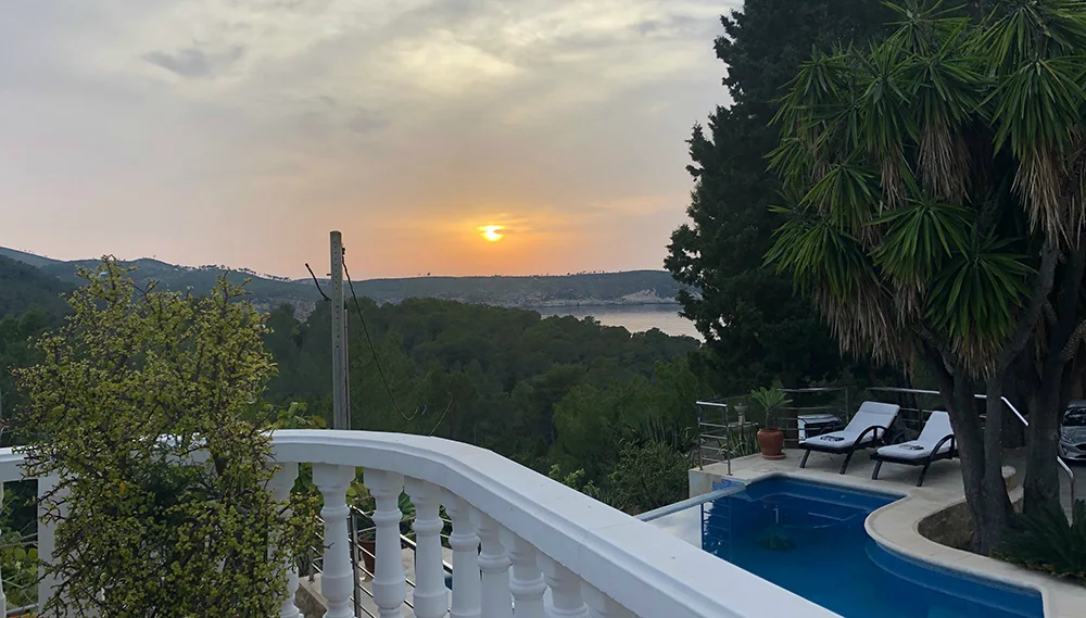 xuclarbeachhouse_ibizasunsetoverpool.jpg