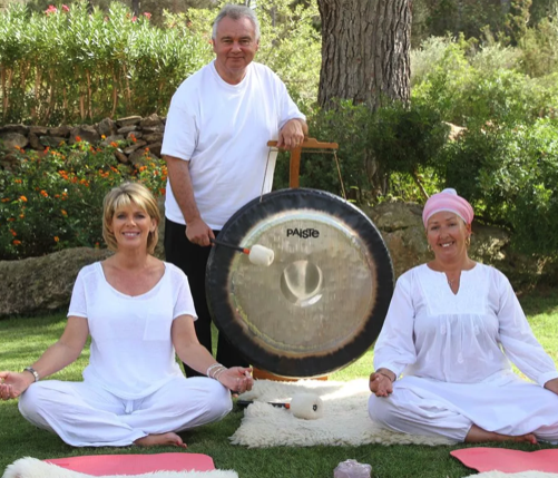 The Mirror - Eamonn Holmes &amp; Ruth Langsford in Ibiza