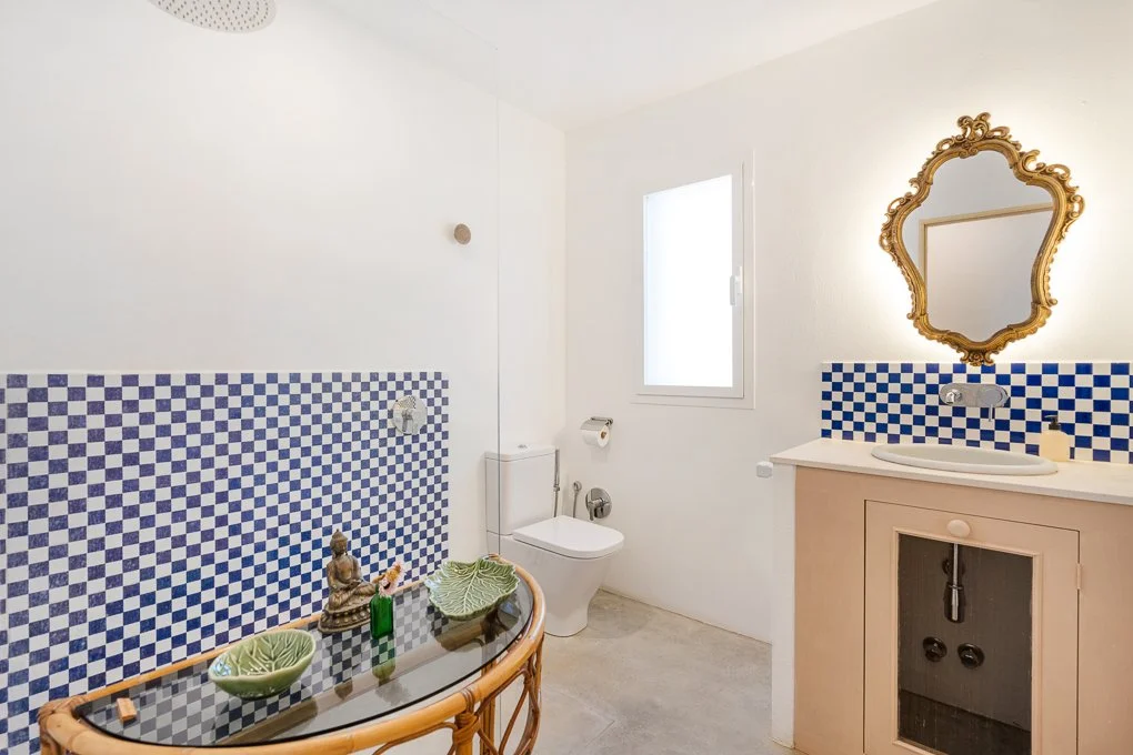 Twin Shared Bathroom.jpg