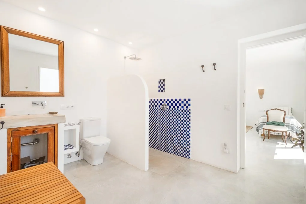 Twin Shared Bathroomb.jpg
