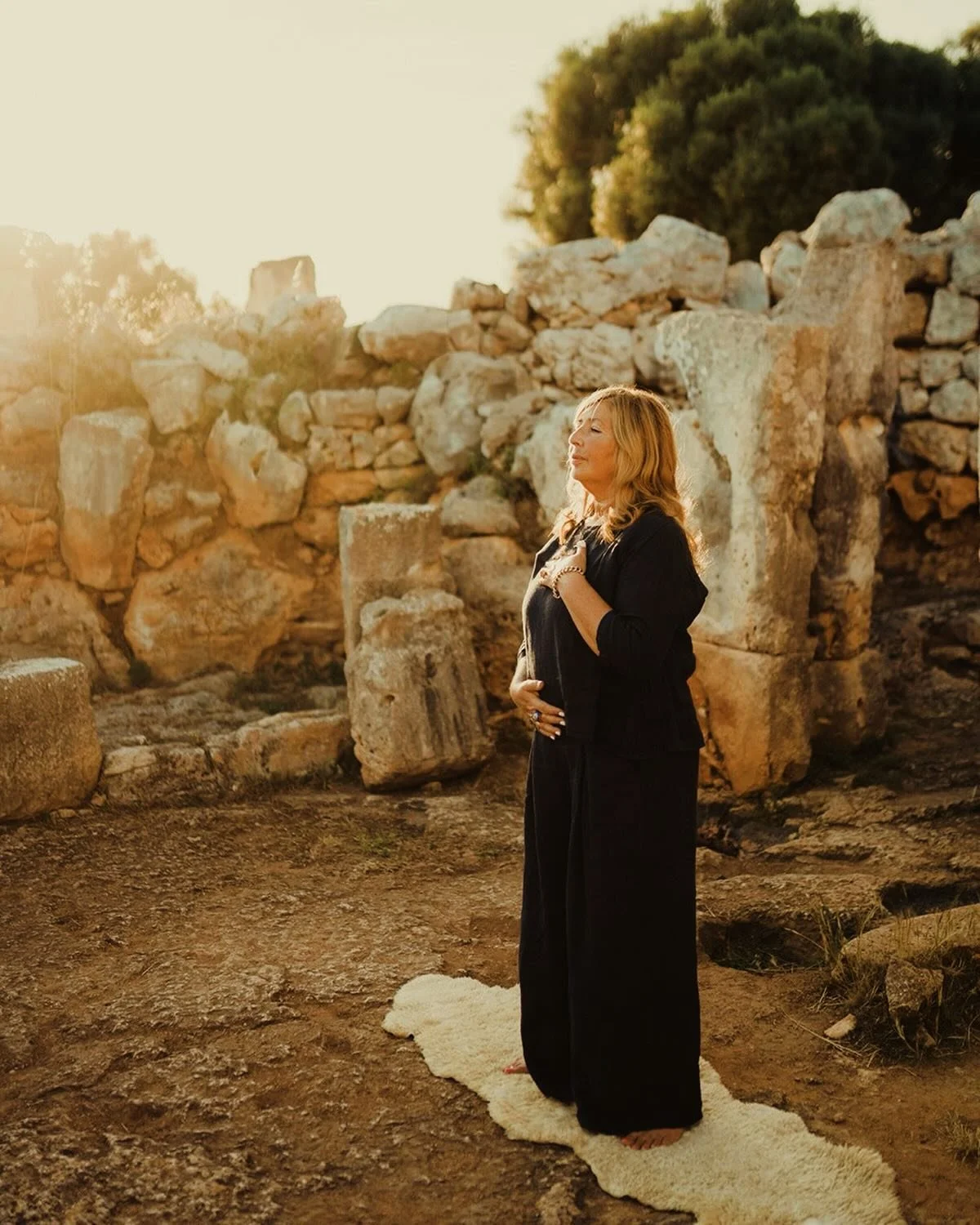 It can feel wrong to practice gratitude when so much is broken&hellip;.

The world feels like it&rsquo;s on fire 🔥 
There is so much burning.
So much crumbling.
So much uncertainty in the collective field.

And yet.

This morning we gather to practi