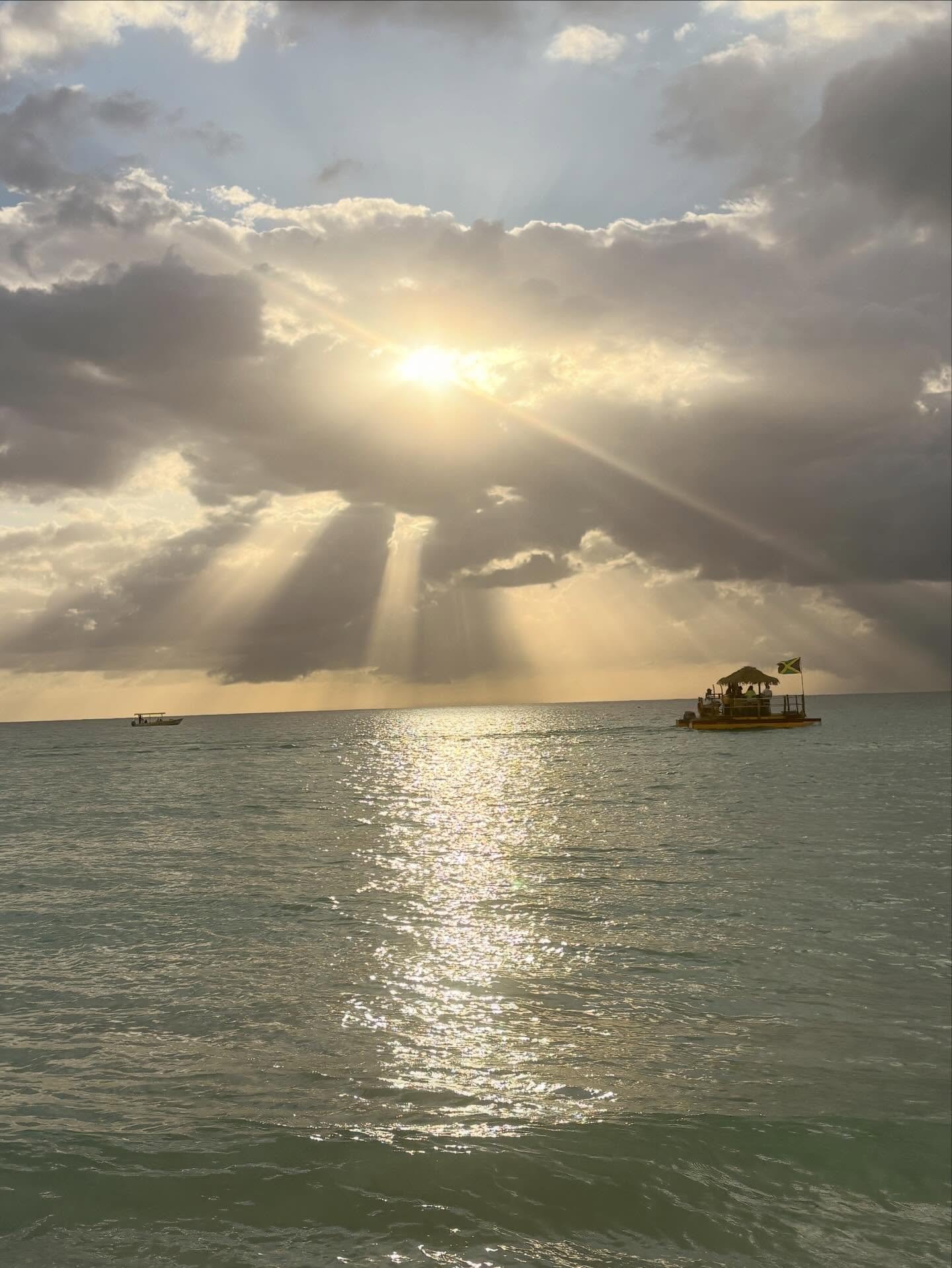 jamaica 💚&hearts;️💛