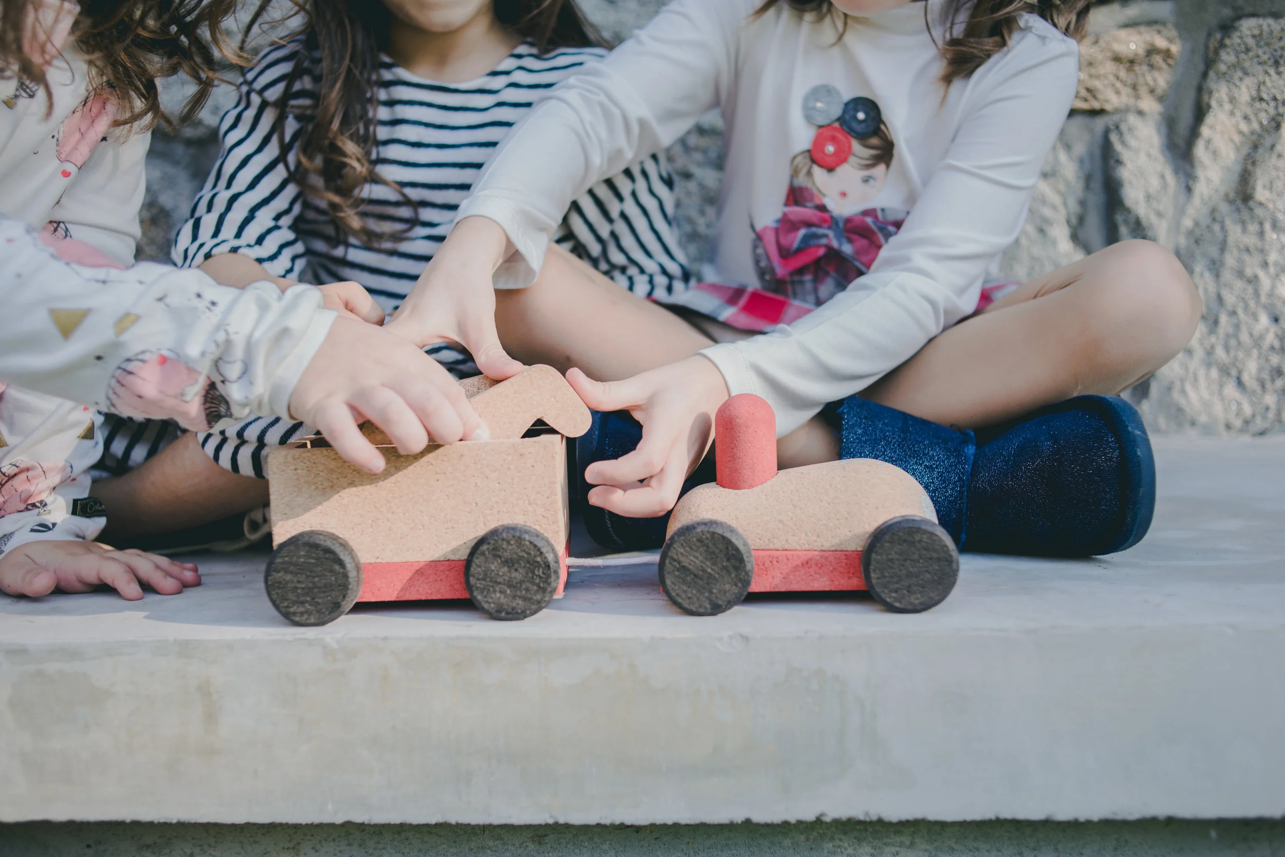 ELOU Cork Toys