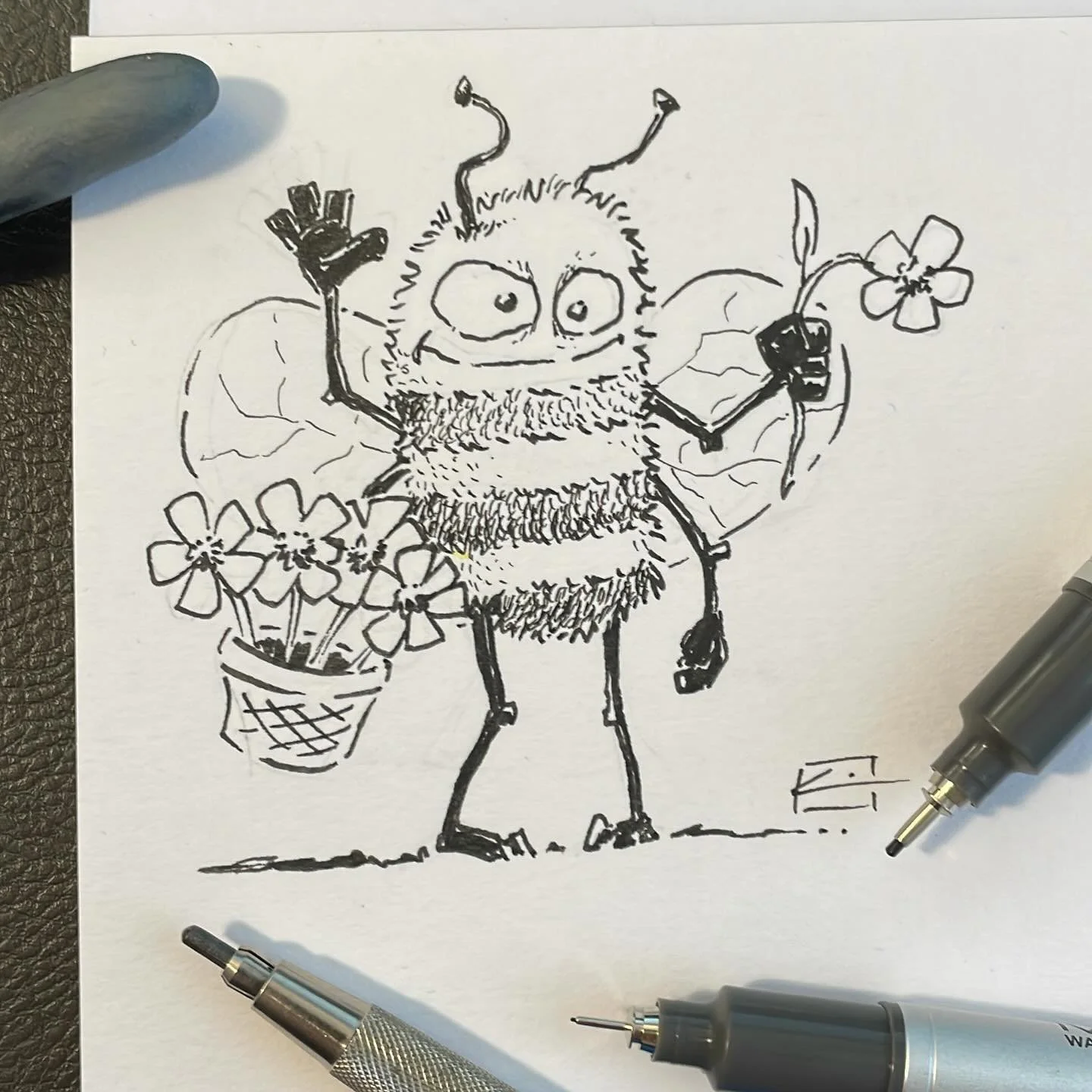 Drew @carliannecreates bee in my style. I have a love/hate relationship with bees. I love their honey but hate their stings. As a kid, my parents&rsquo; house had bees in the eaves and they would get into my room. One day I stepped on a bee not knowi