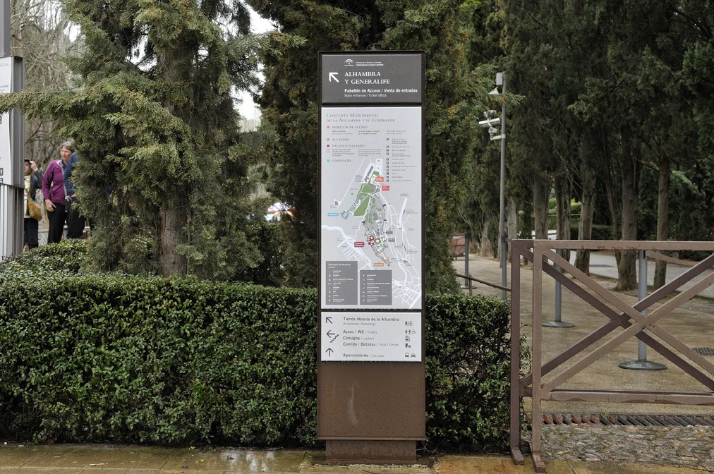 Alhambra_Granada_senalizacion_5.jpg