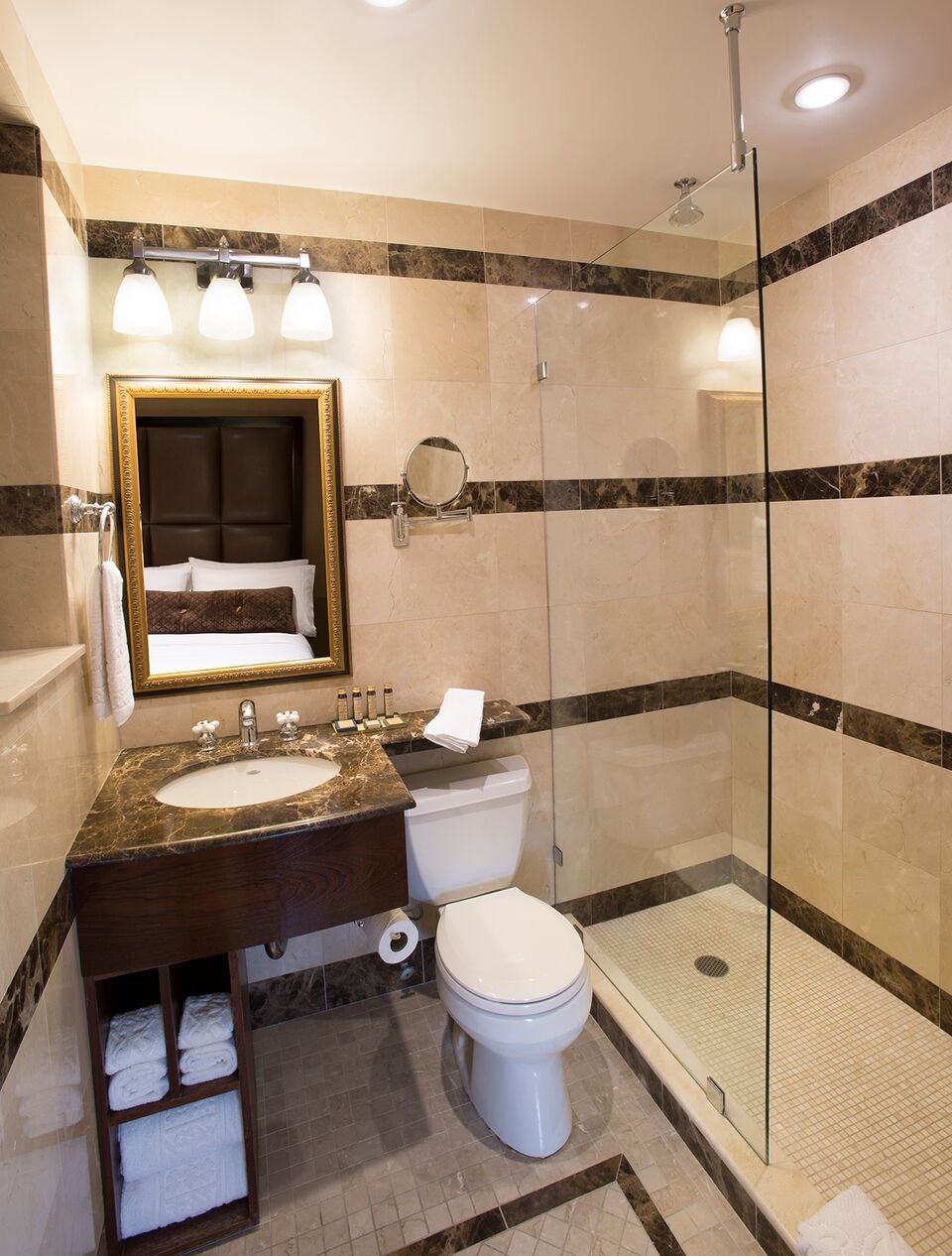 Fitzpatrick Manhattan Deluxe Queen Bathroom.jpg