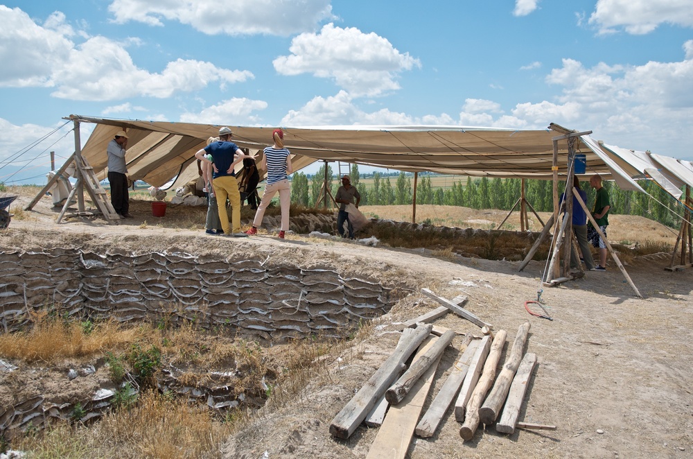  Çatalhöyük team members inspecting the TP Connection excavation area at the beginning of the 2015 season. 