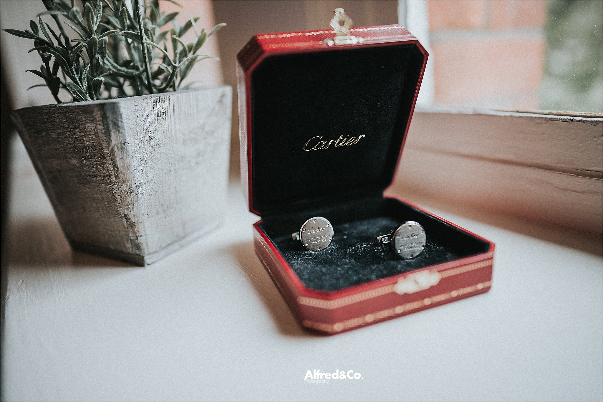 cartier cuff links 