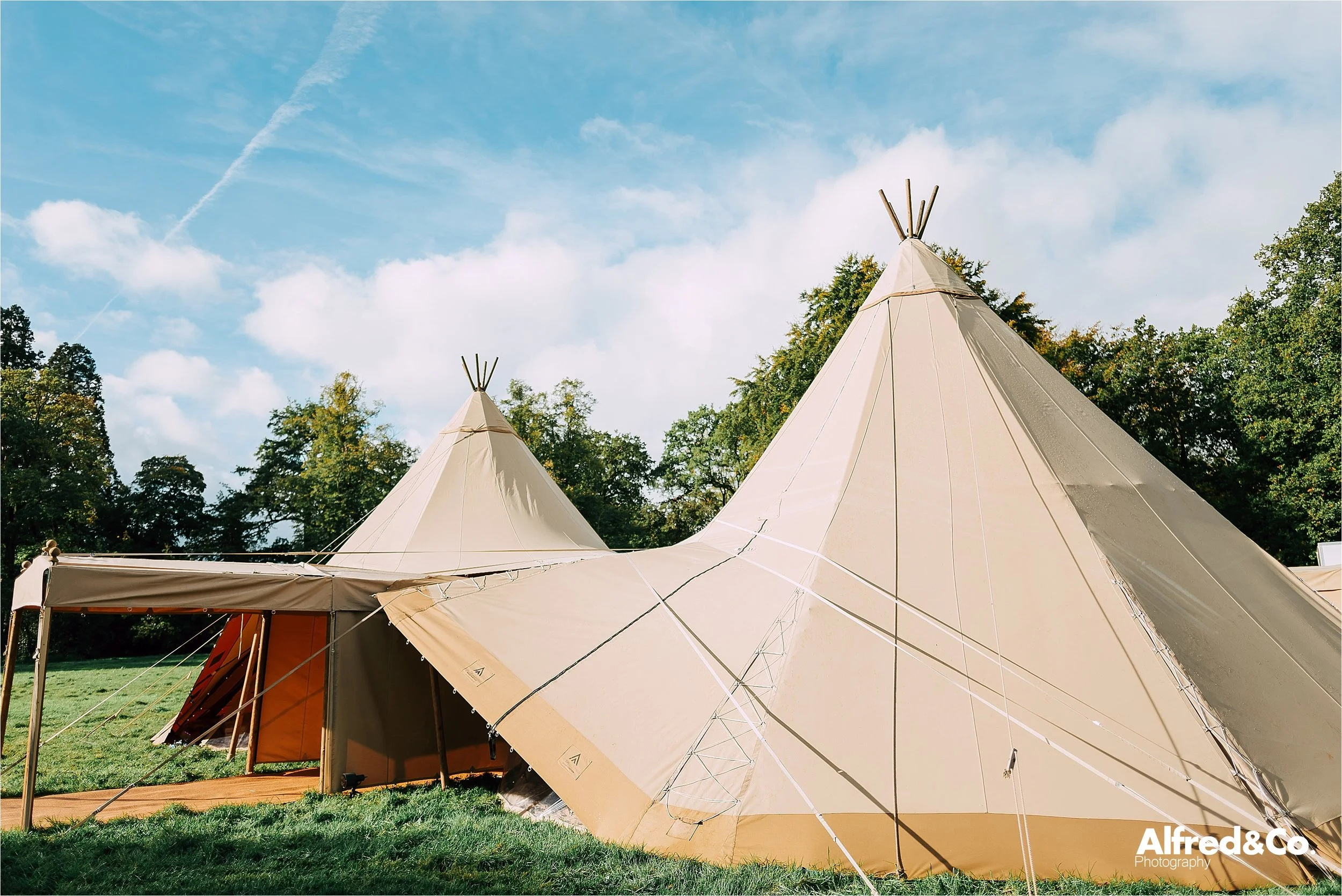 tipi+wedding+dorfoldhall+bigchieftipis+cheshire+lancashire+wedding+photographer+relaxed55.jpg