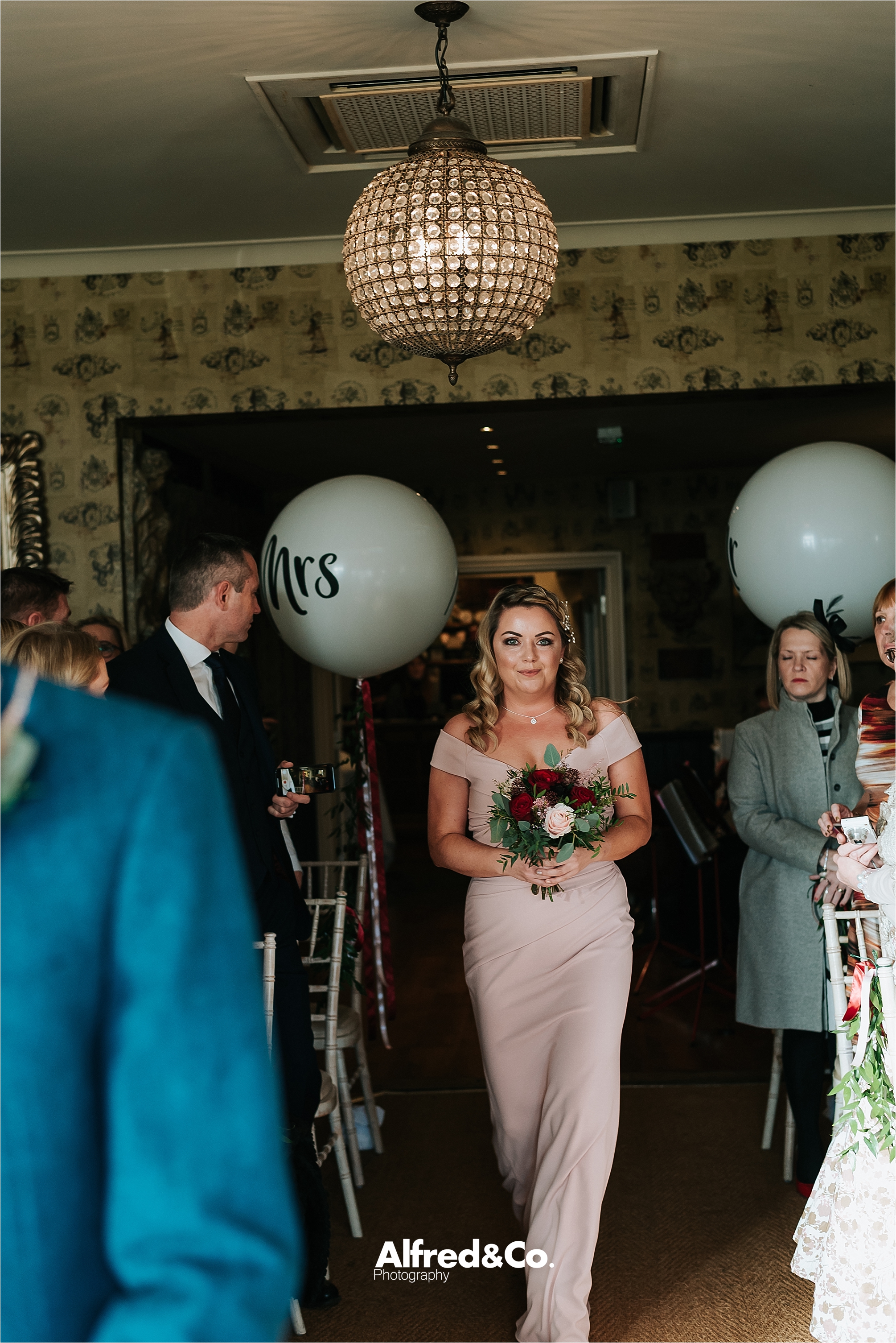SHIREBURNARMSWINTERWEDDING38.jpg
