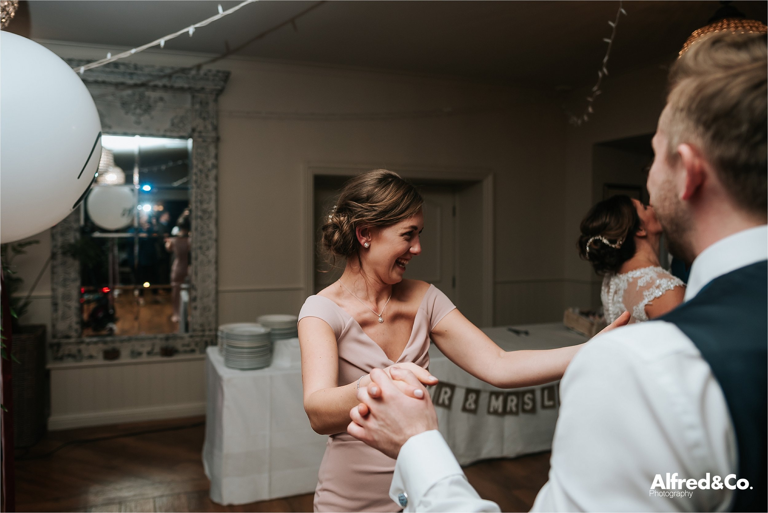 SHIREBURNARMSWINTERWEDDING122.jpg