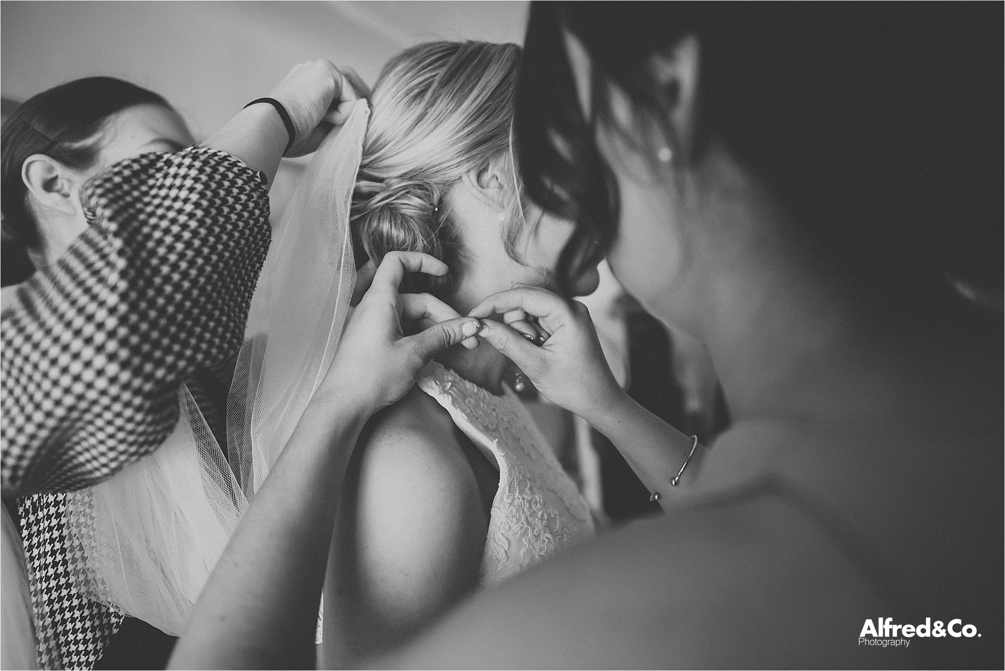 bride gets ready for her wedding 