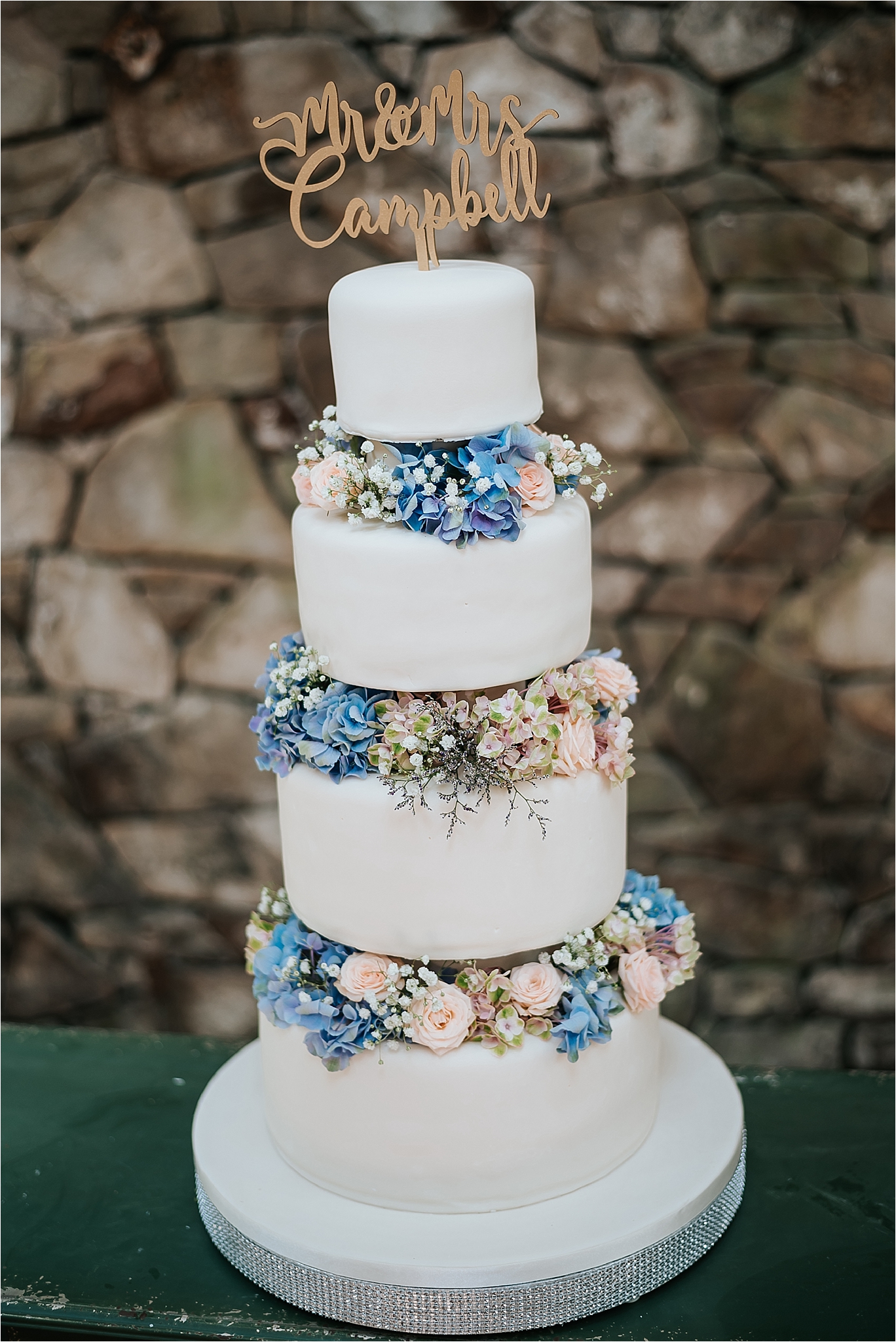 beautiful wedding cake at wyresdale park 