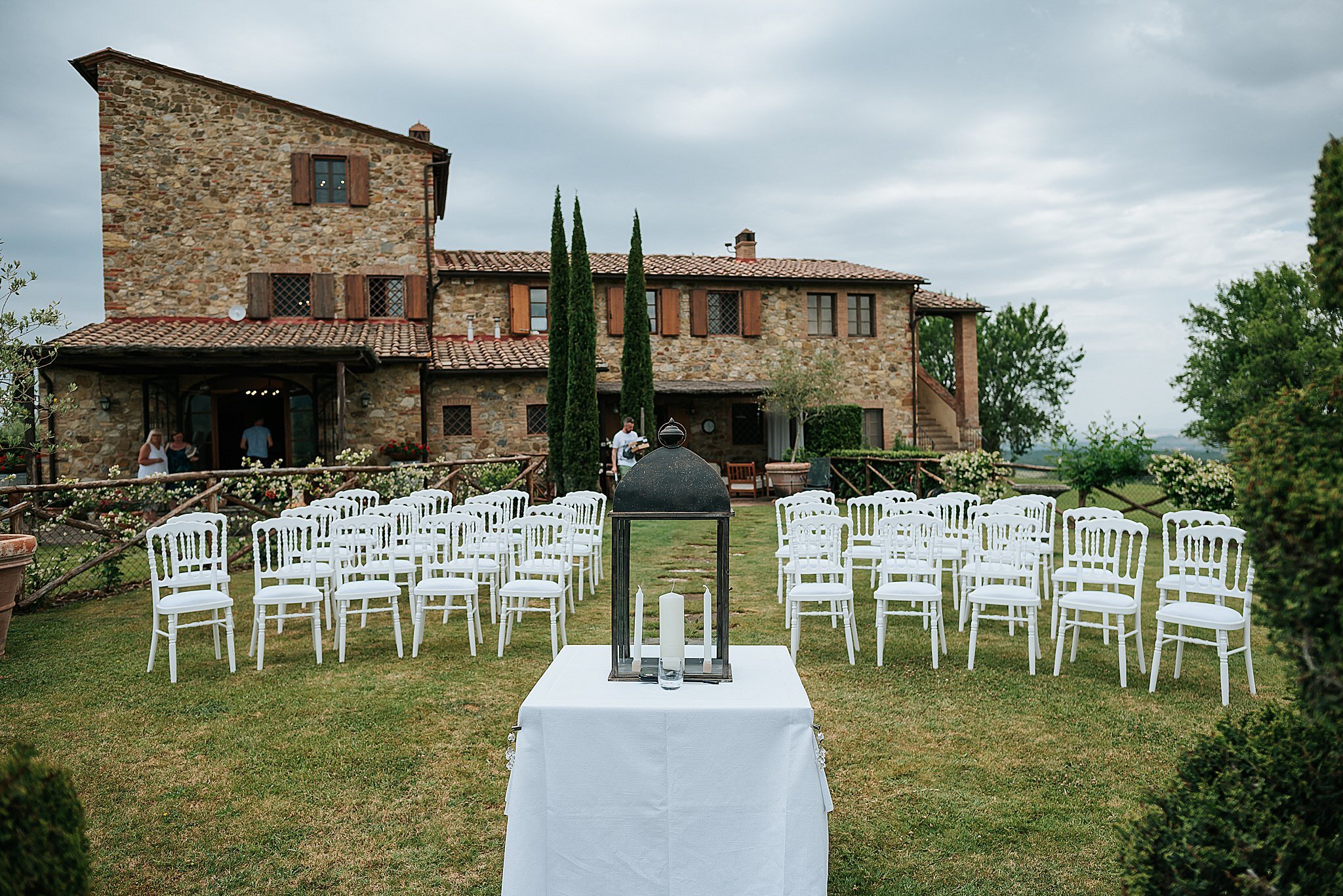 outdoor wedding in tuscany, italy 