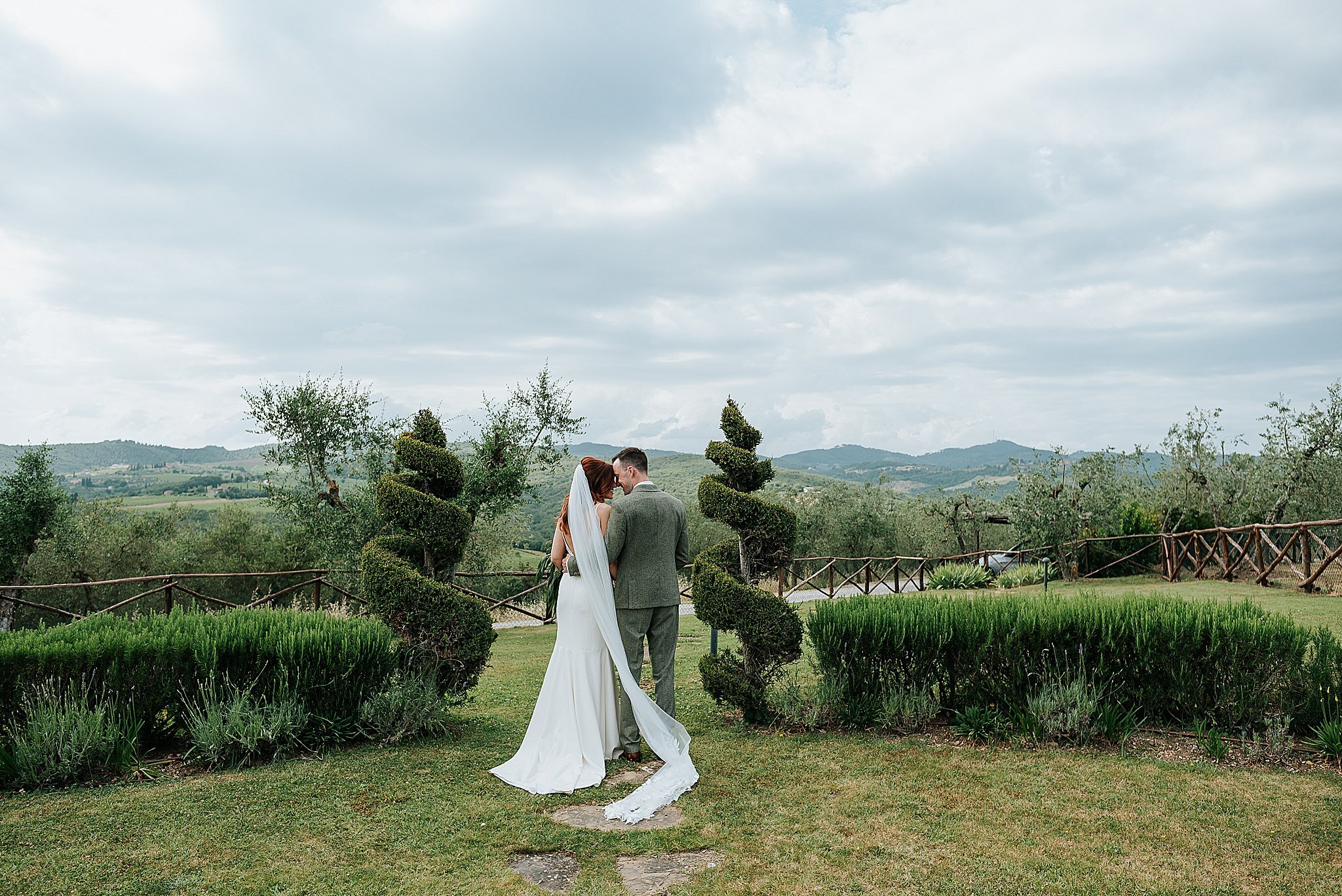 wedding photographer in tuscany italy 