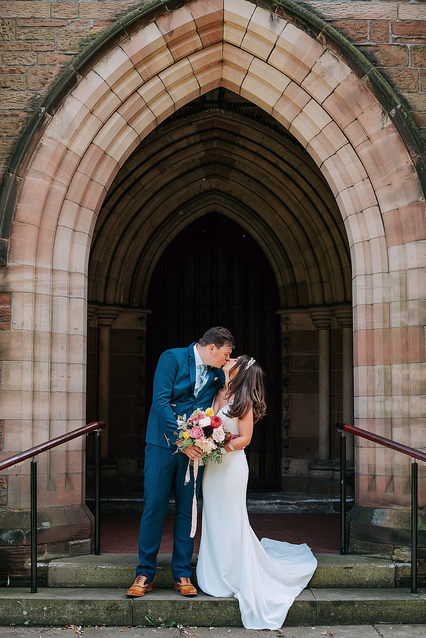 ohmeohmy+wedding+liverpool+photographer+churchwedding_0030.jpg