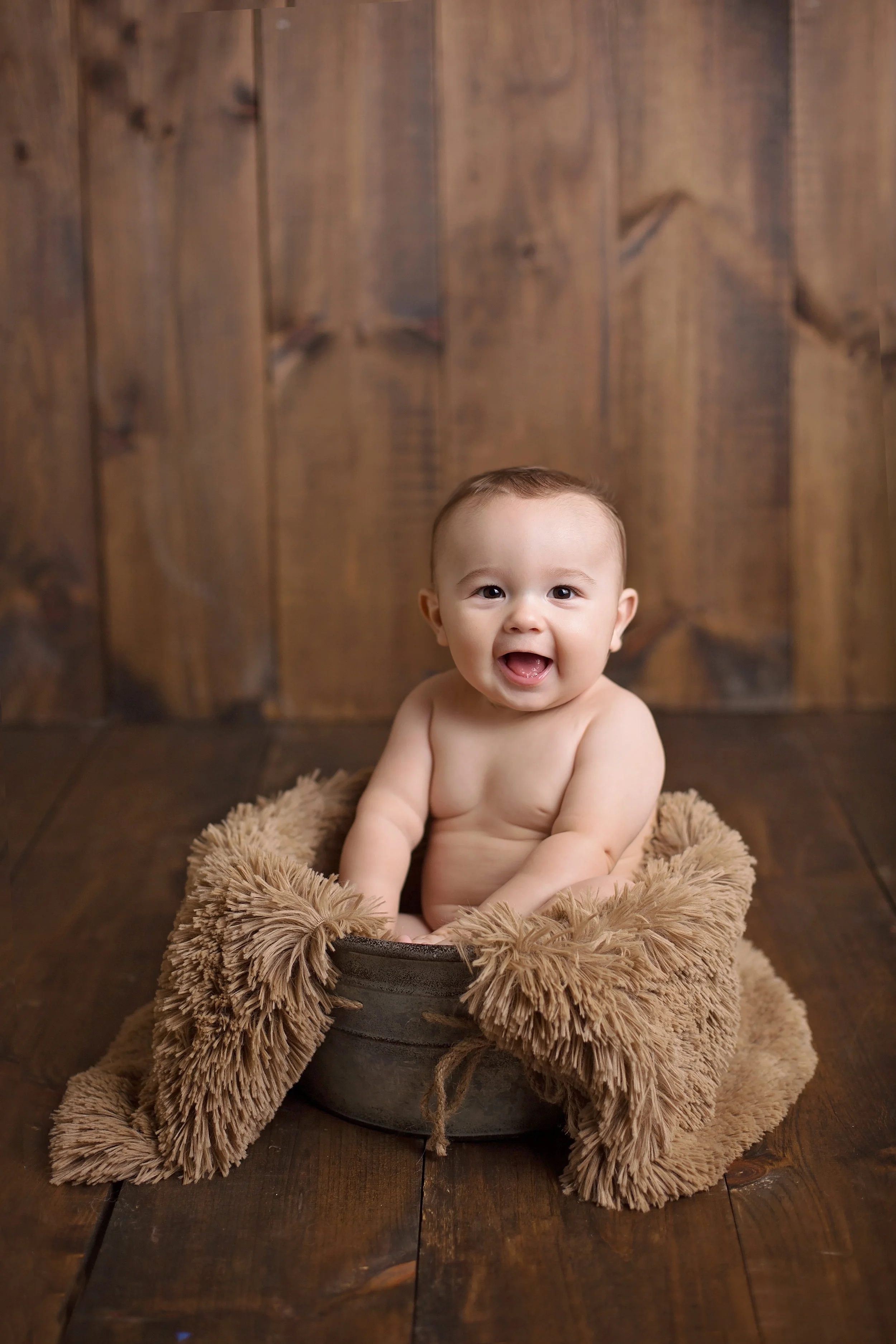 abingdon6monthsession_woodbackground6.jpg
