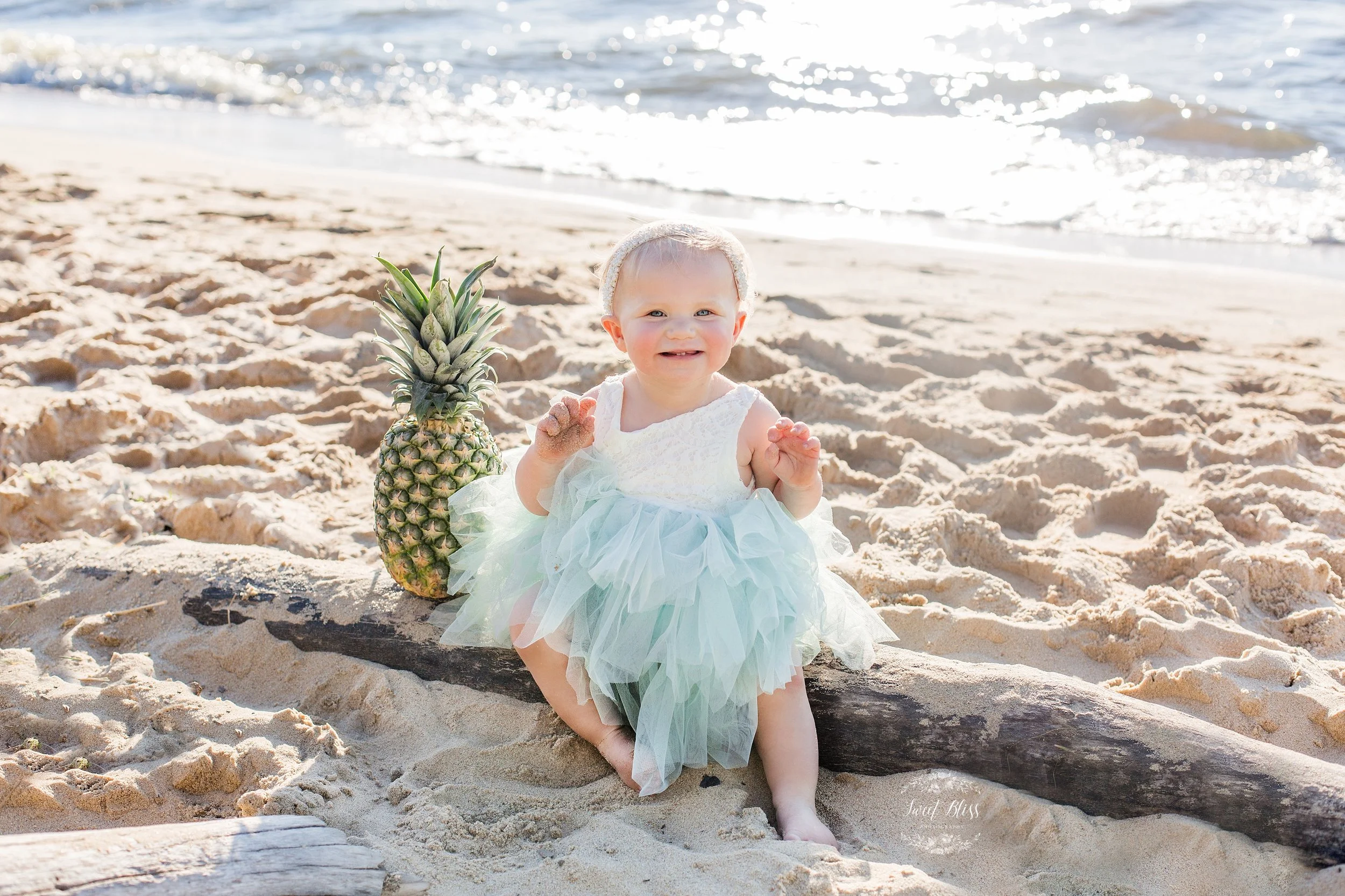 Marylandbabyphotographer_cakesmash_Beach-19.jpg