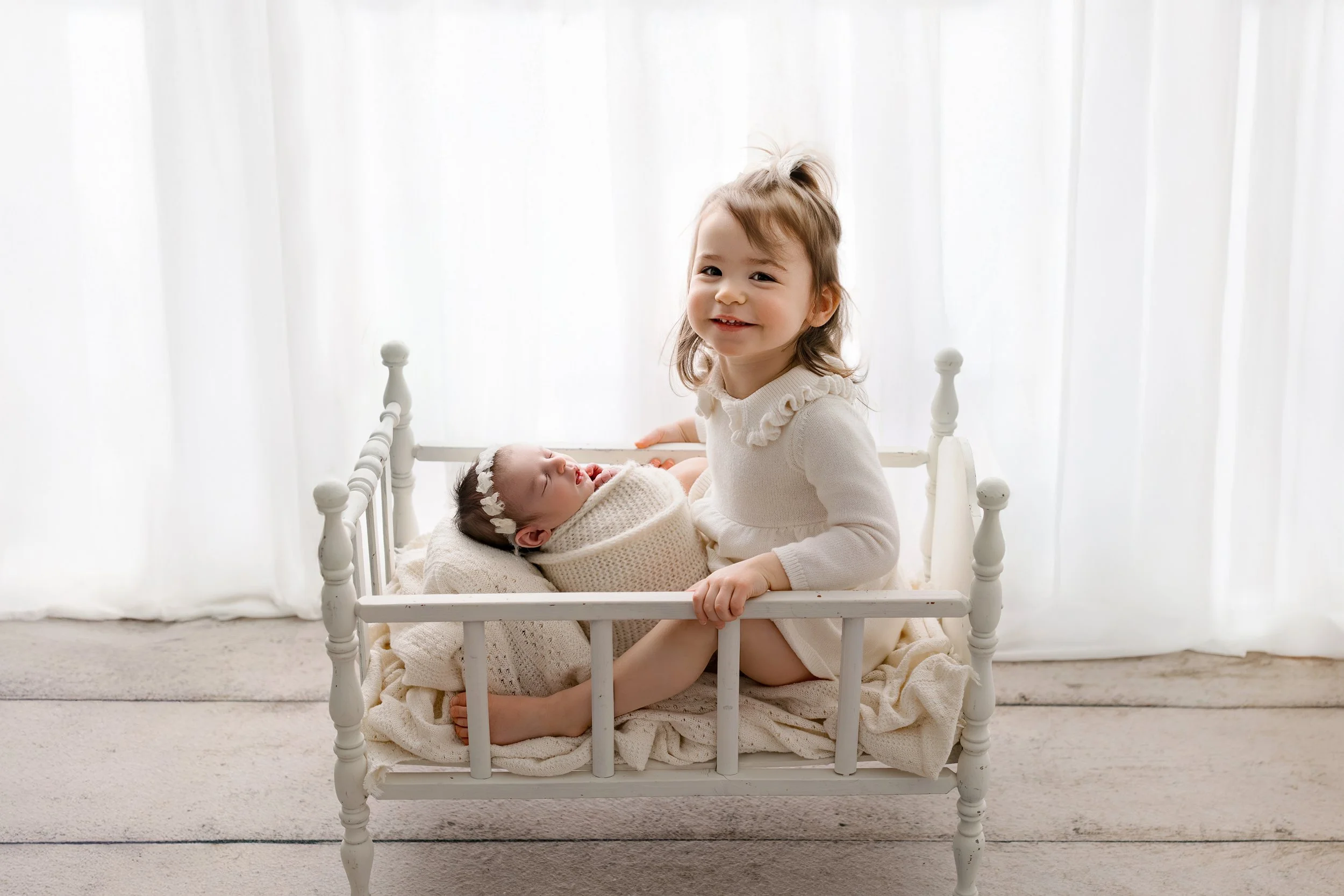 newbornsessiongemmablushcreamberryfloralbabyphotography-11.jpg