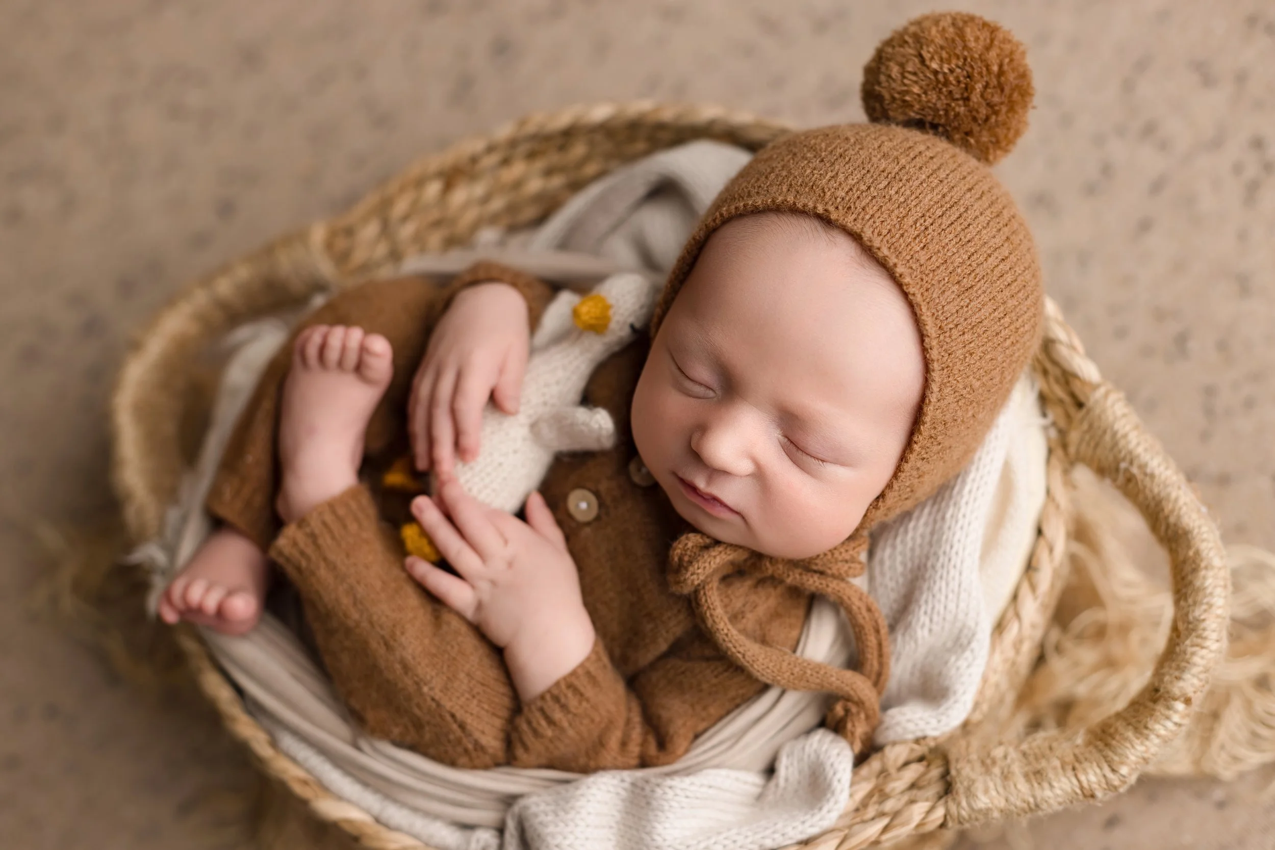 babyboyneutralnewbornsession-13.jpg