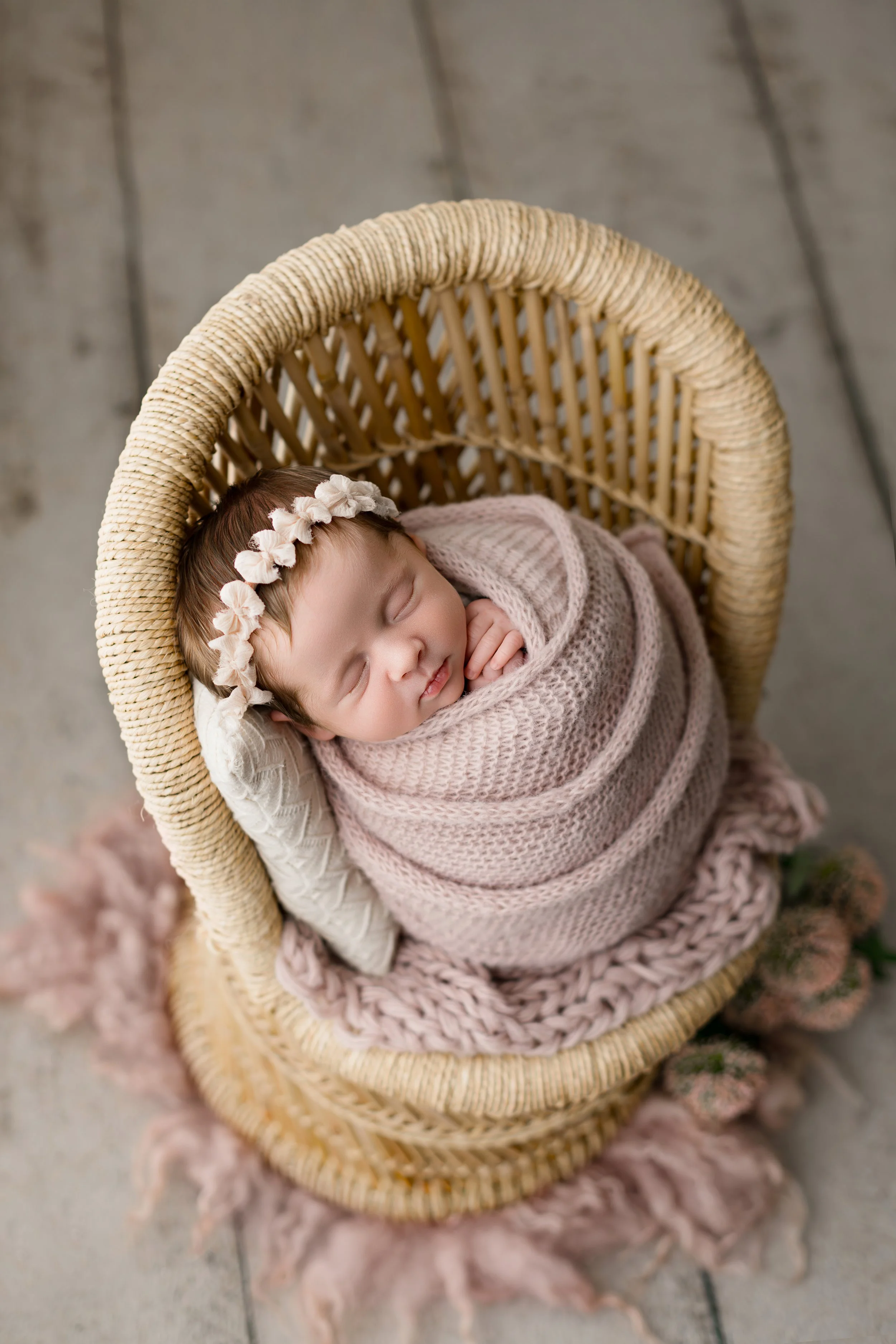 newbornphotographer_marylandnewbor4nphotography, baby in a chair photo session