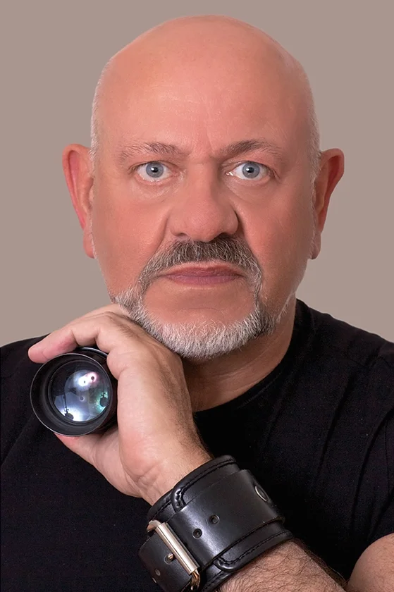 S1 E7 - Lainy Malkani talks to photographer Milan Svanderlik about his new exhibition ‘Outsiders In London’