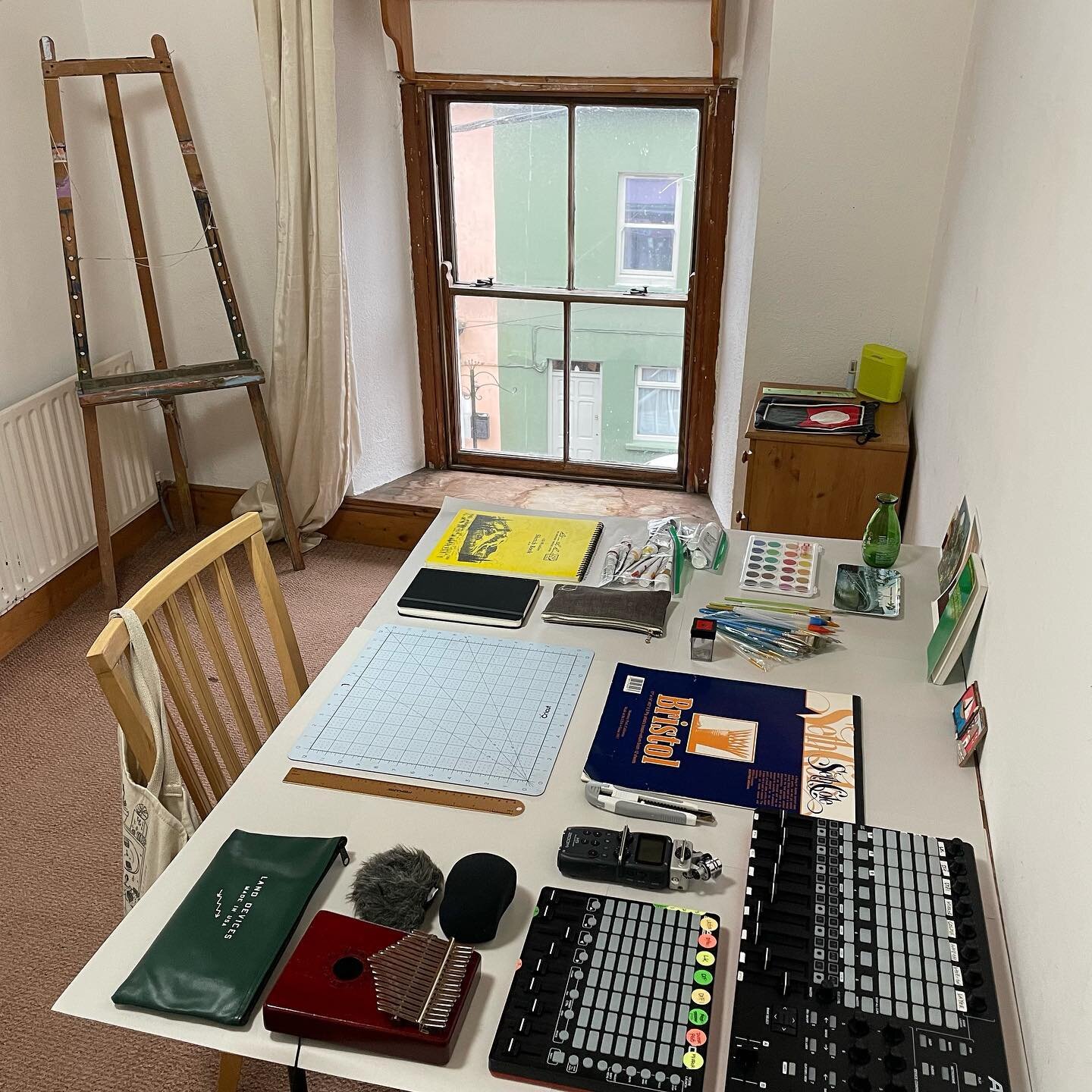 I&rsquo;ve arrived at my Artists Residency  in Ballydehob @workingartiststudios 🥳 
It&rsquo;s all too wonderful&hellip;.

🤩 My own workspace for the month! 

🤩 I brought supplies for painting, drawing, video &amp; sound- luckily the desk is big! 
