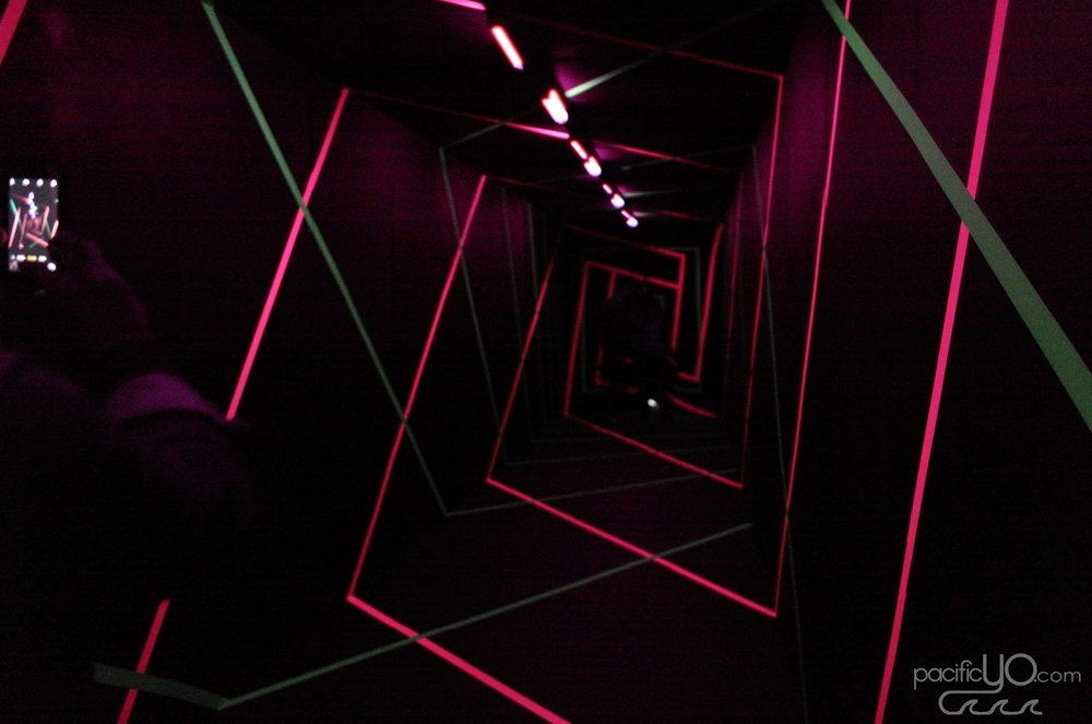 Wonderspaces San Diego - 01 - Neon Tunnel - Kitsch Nitsch.JPG