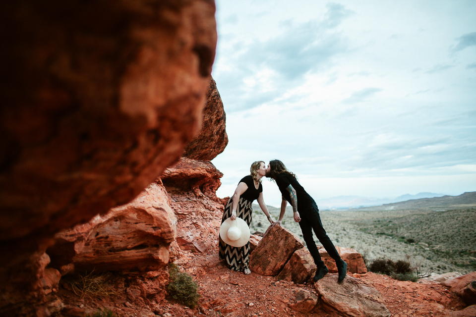 Las Vegas engagement photographers