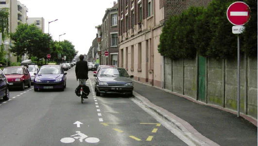 Faixa de bicicleta na contra-mão - Paris