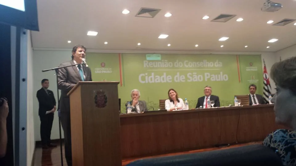 Haddad e a virtude de governar sem a mídia