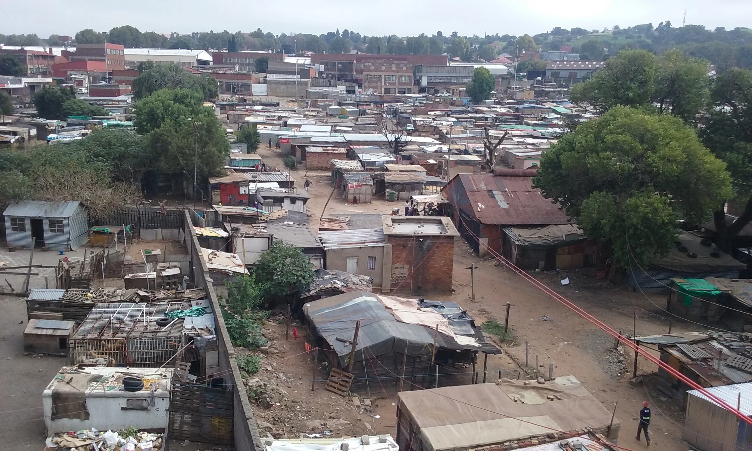 Favela próxima ao centro de Johannesburgo. Foto: Francisco Comaru