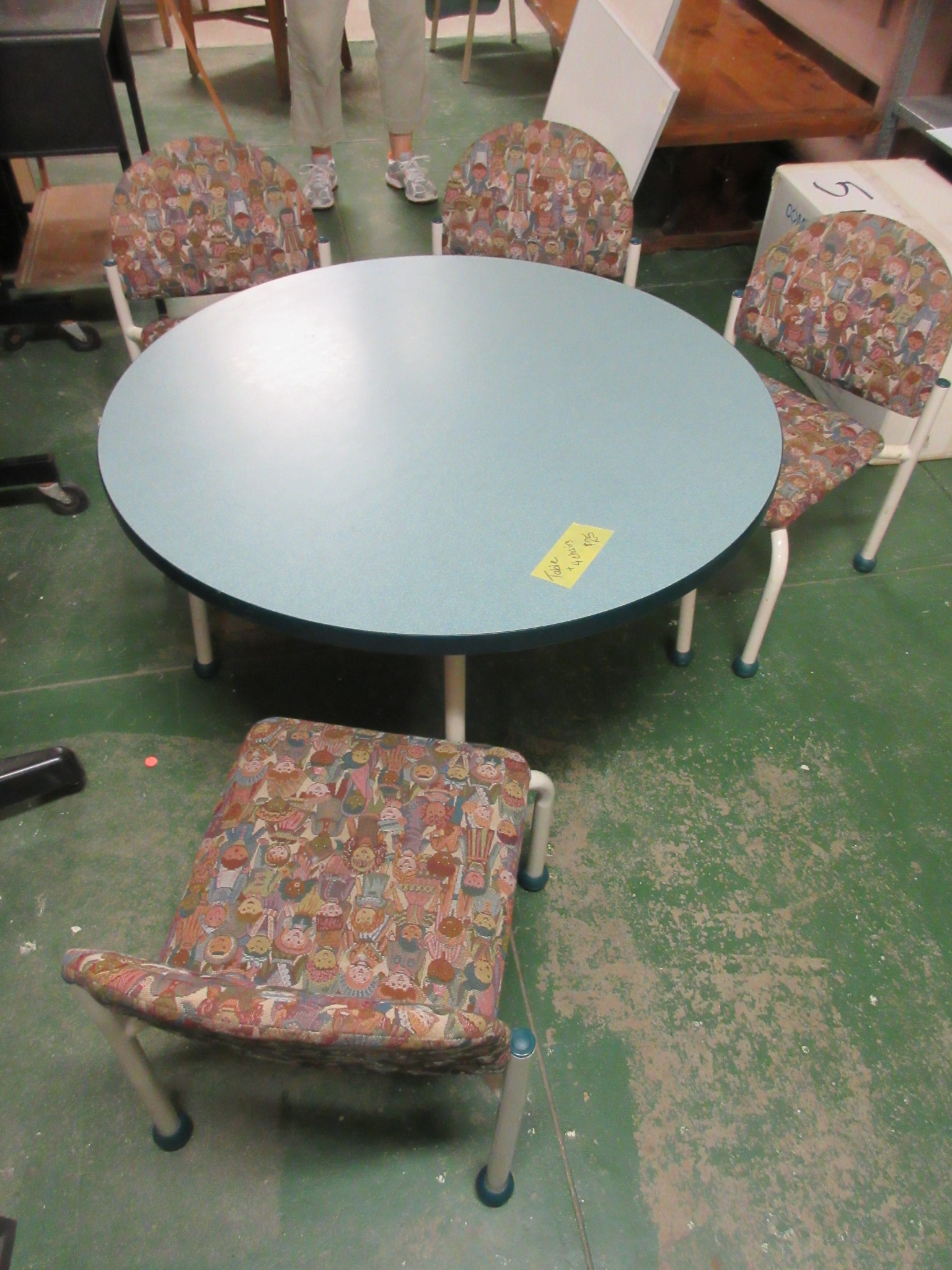 childrens table and chairs.JPG