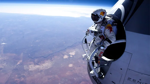 Stratos-Outdoor-Cam-Simon-Crop.jpg
