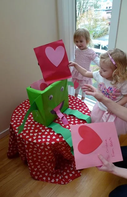 vday-puttingvalentinesin-frog