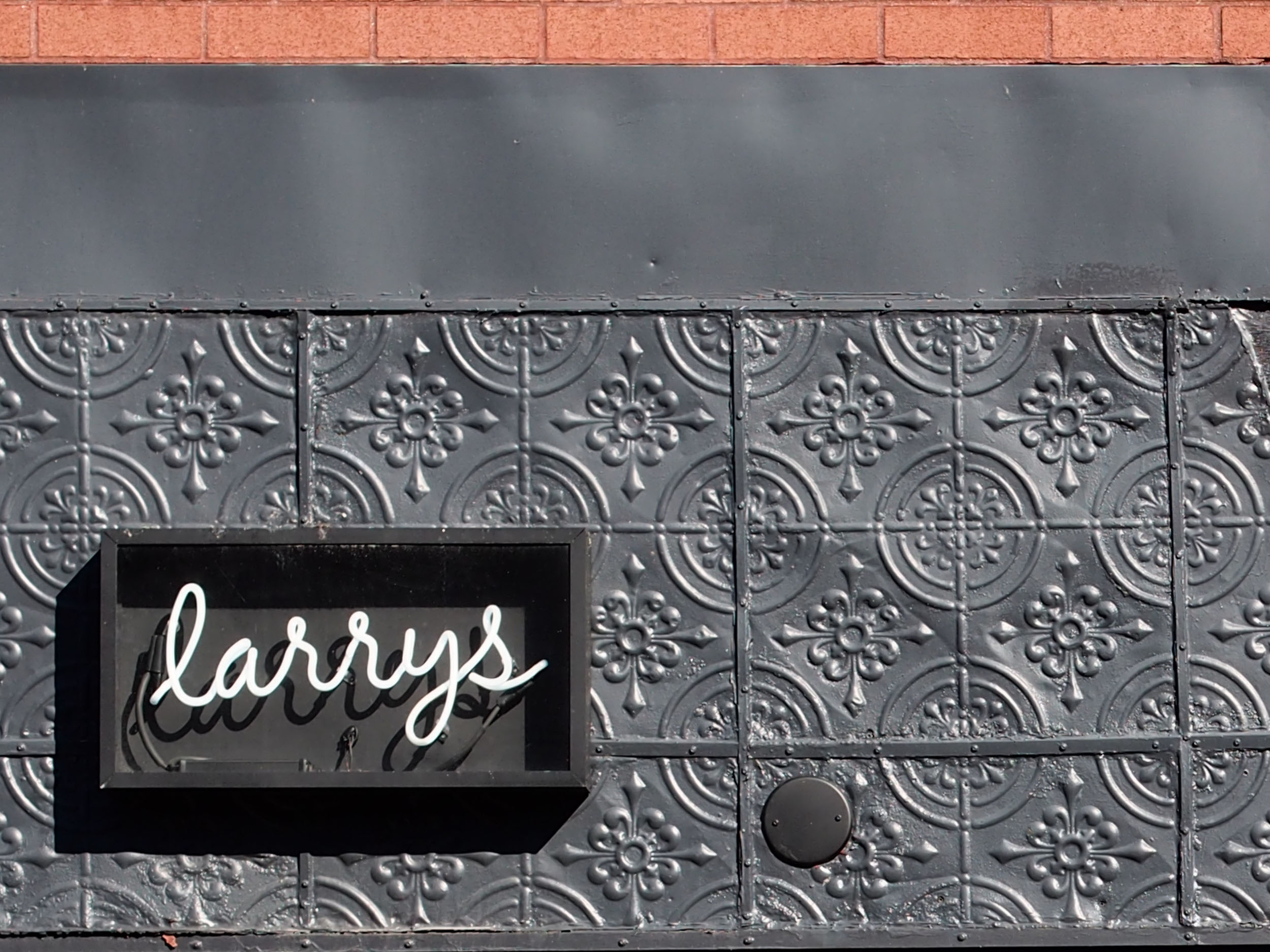 LARRYS-6173500.JPG