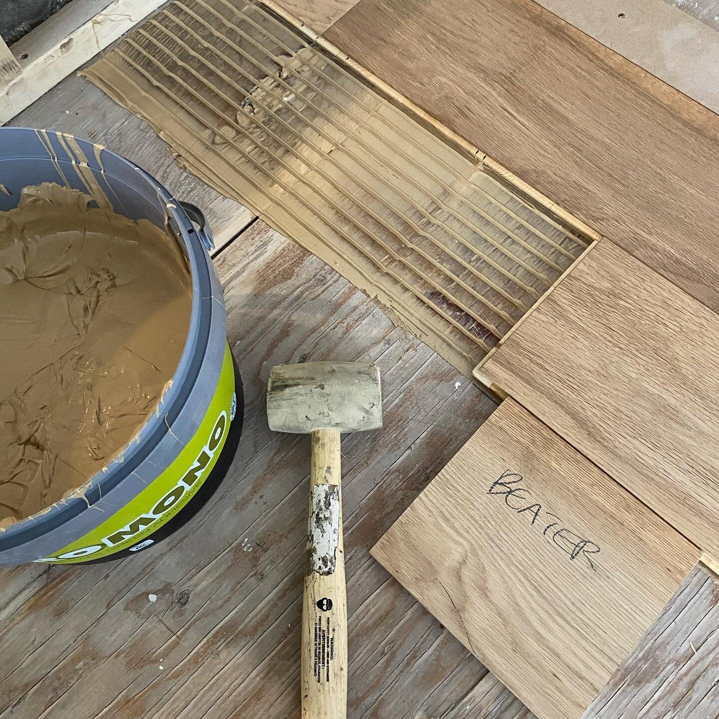 Don&rsquo;t forget your beater block. And keep your tools clean when glueing floors 

#keepitclean #beater #hardwoodfloors #hardwoodflooring #hardwood #whiteoakfloors #whiteoak #carpentry #carpenter #entrepreneurgeneral #brodskybond #brodskyandbond