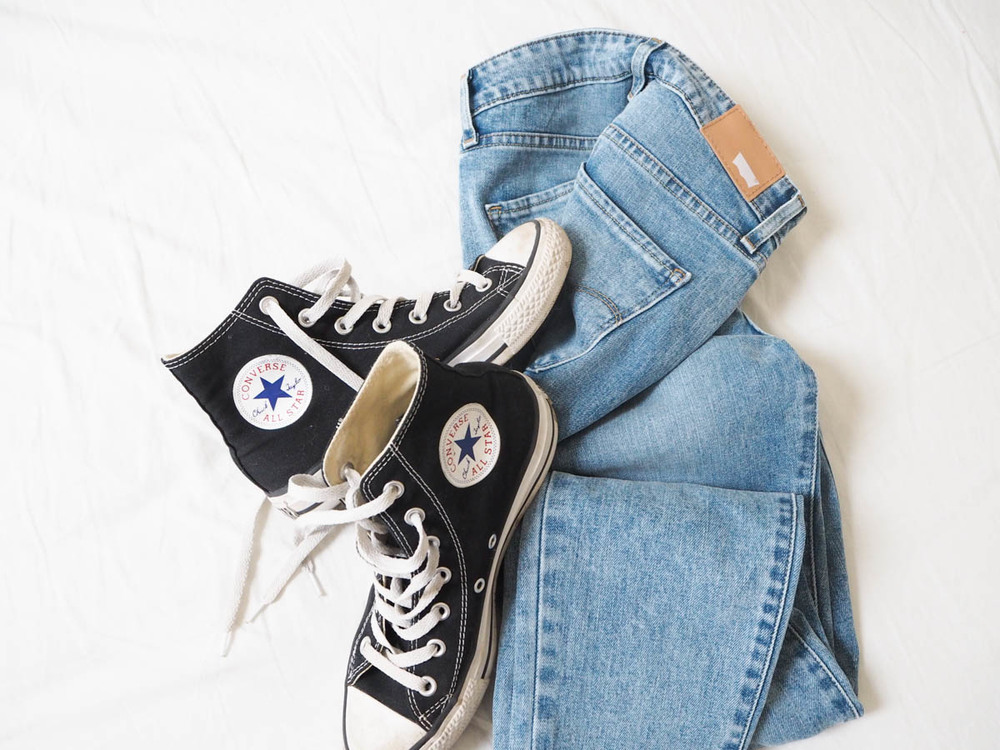 Arriba 76+ imagen levi’s and converse